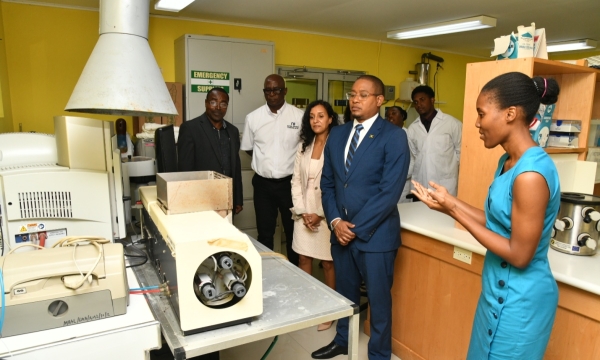 Minister of Agriculture, Fisheries and Mining Hon. Floyd Green (second left), looks on as Senior Veterinary Biochemical Analyst for the Ministry of Agriculture, Fisheries and Mining Veterinary Services Division, Georgette Thompson, highlights features of equipment used in the Division. Others (from left) are; Chief Veterinary Officer, Dr. Osbil Watson; Chief Technical Director in the Ministry, Orville Palmer; and Pan American Health Organization (PAHO)/ World Health Organization (WHO) Advisor, Health, Surve